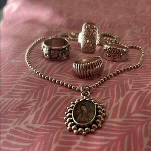 Elegant Silver Jewelry Set with Pendant